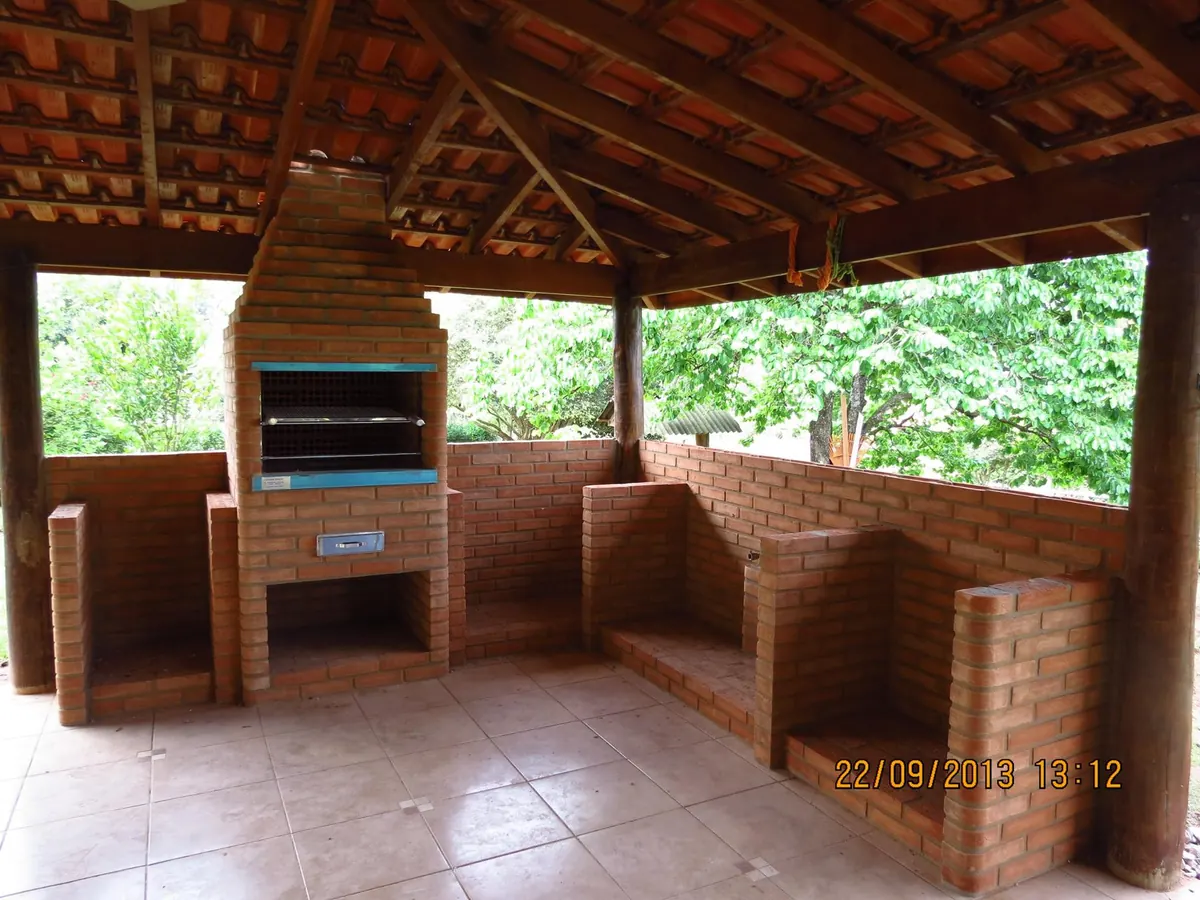 Quiosque rural com bancadas — Cesar Grill